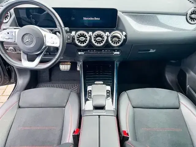 Gebraucht Mercedes B200 AMG line 163 PS (119 kW) 2020 Schwarz Kleinwagen