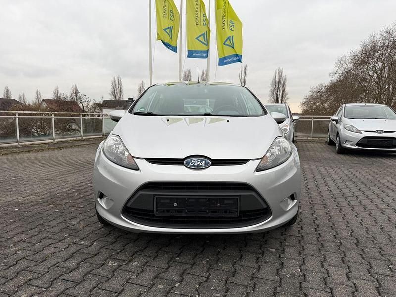 Gebraucht Ford Fiesta Trend 82 PS (60 kW) 2009 Silber Kleinwagen
