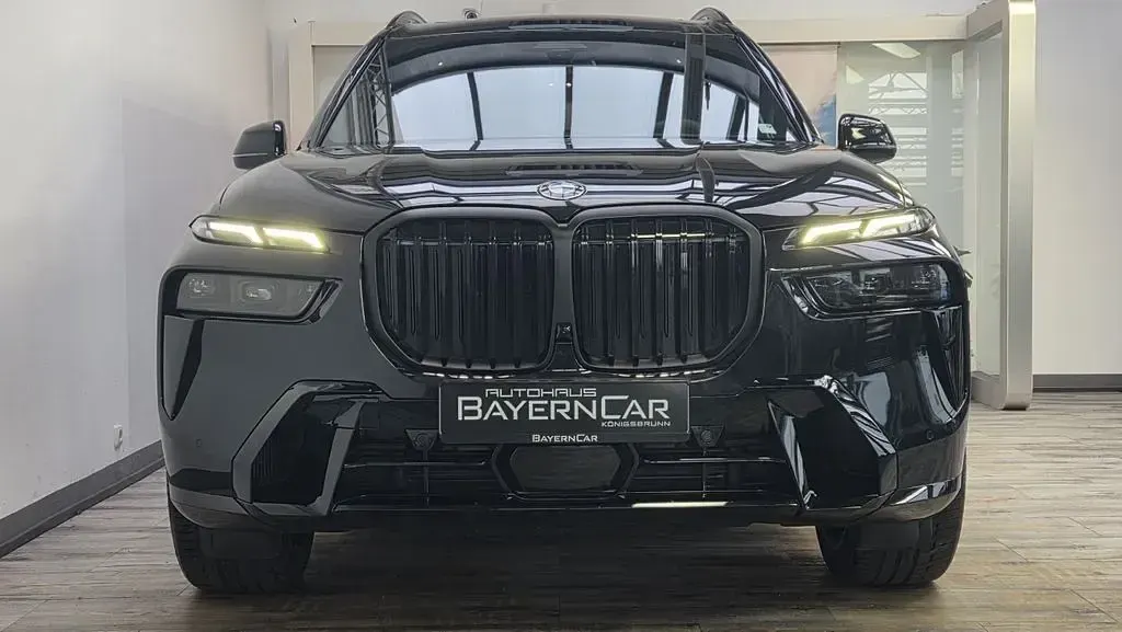 Gebraucht BMW X7 M Sport 352 PS (258 kW) 2025 (0475) saphirschwarz metallic SUV