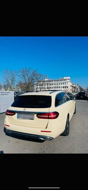 Gebraucht Mercedes E220 200 PS (147 kW) 2023 Beige Kombi