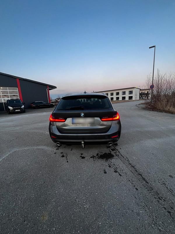 Gebraucht BMW 330 265 PS (194 kW) 2020 Grau Kombi