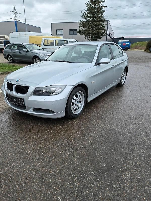 Gebraucht BMW 318 129 PS (94 kW) 2006 Silber Limousine