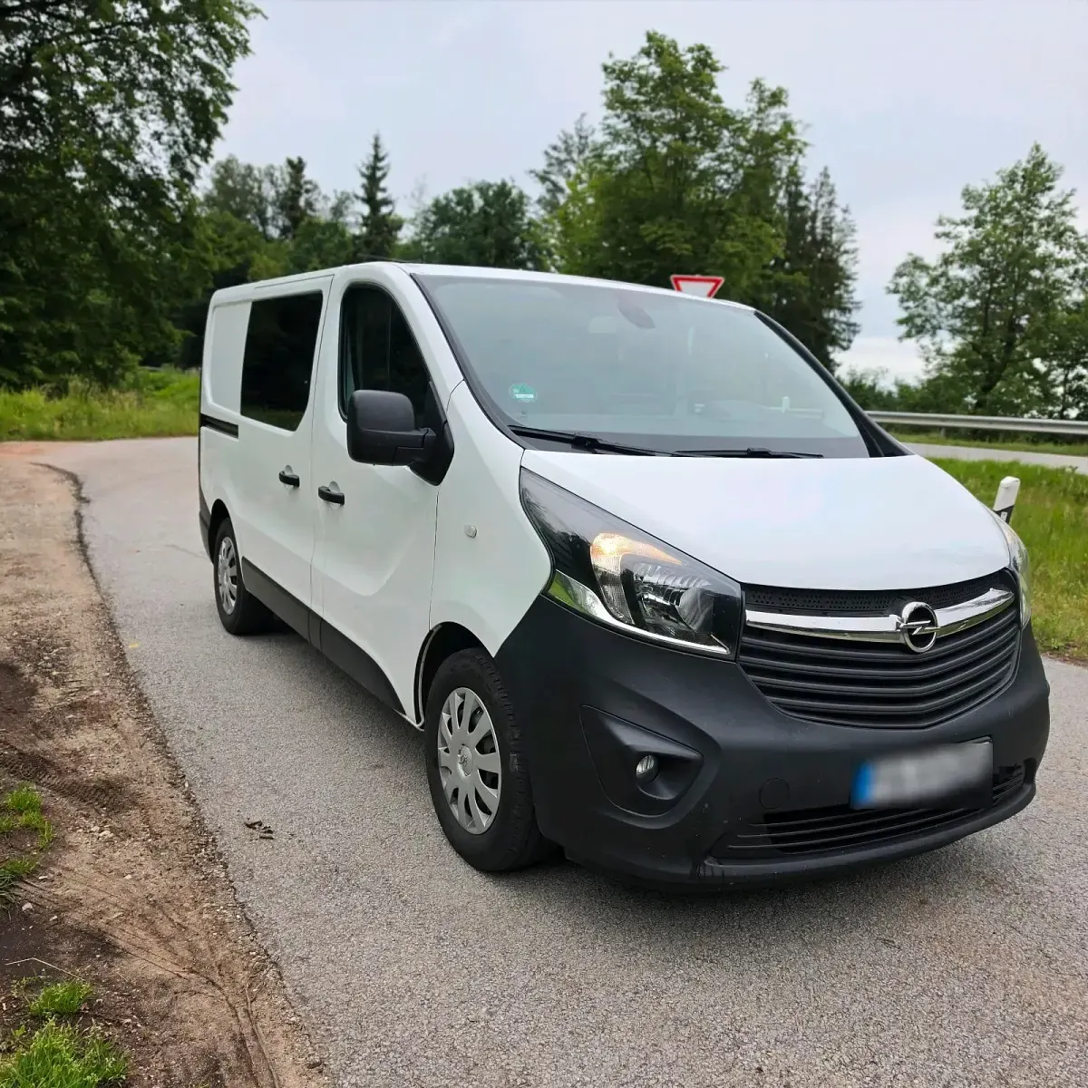 Gebraucht Opel Vivaro 140 PS (102 kW) 2016 Weiß Van / Kleinbus