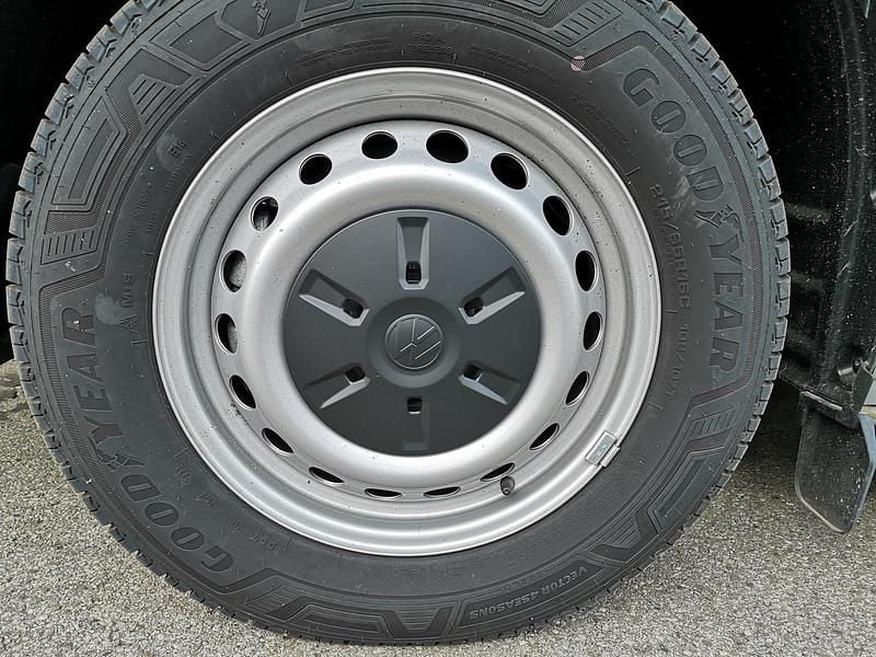 Neu VW T7 100 kW (136 PS) 2026 Stonegrey Van