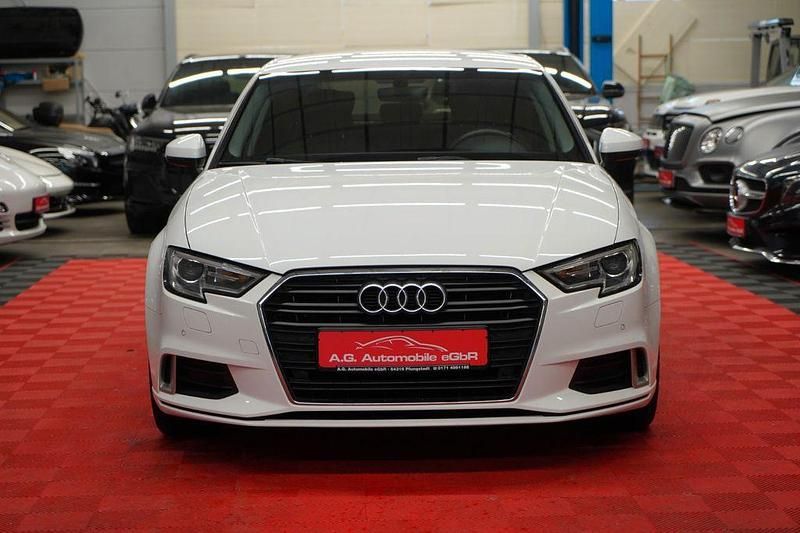 Gebraucht Audi A3 Sport 116 PS (85 kW) 2018 Weiß Limousine