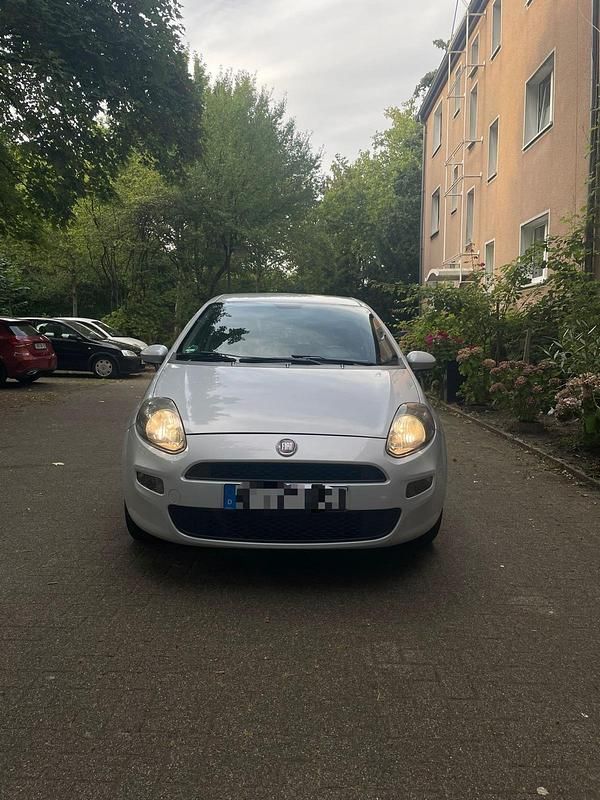 Grau Gebraucht 2012 Fiat Punto Kleinwagen | 2.750 € (Fairer Preis) - Bild 1/4