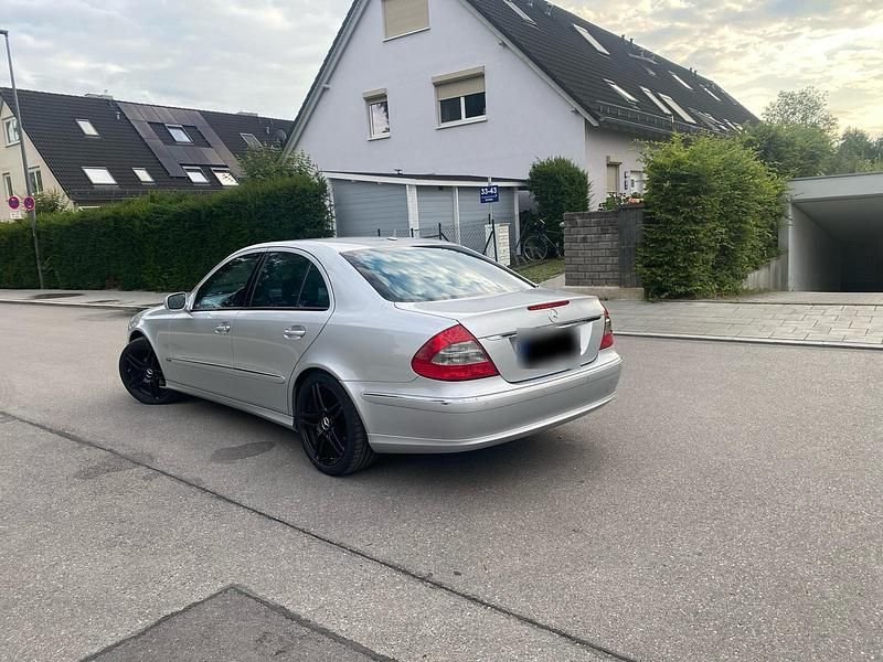 Gebraucht Mercedes E280 194 PS (142 kW) 2006 Silber Limousine