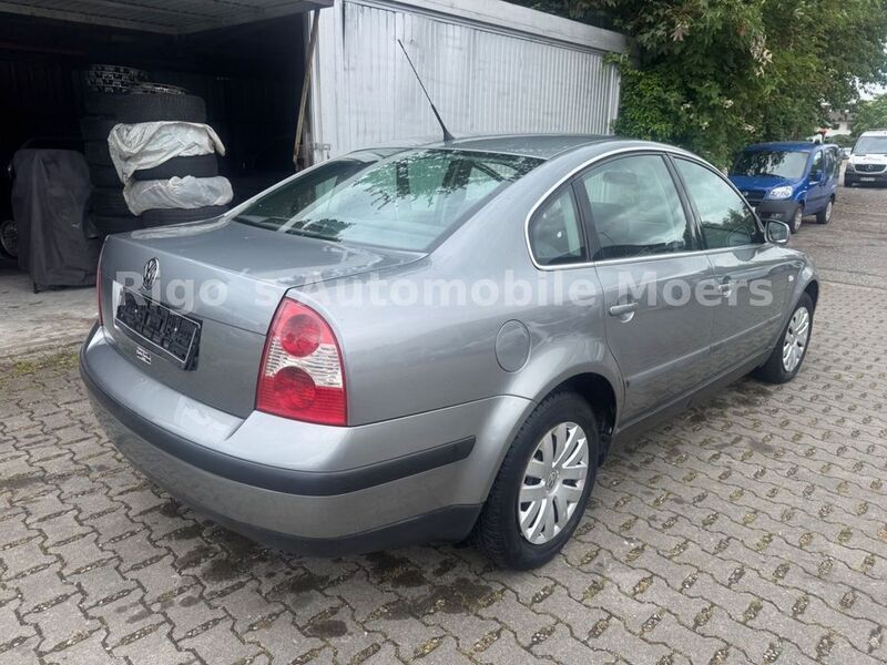 Gebraucht VW Passat Comfortline 116 PS (85 kW) 2002 Grau Limousine