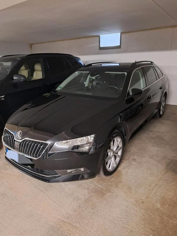 Schwarz Gebraucht 2018 Skoda Superb Kombi | 16.200 € (Guter Preis) - Bild 1/4