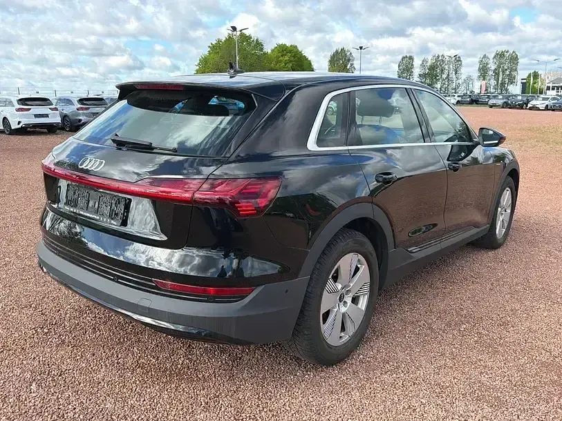 Second-hand Audi e-tron Ambiente 230 kW (313 CP) 2022 Negru SUV