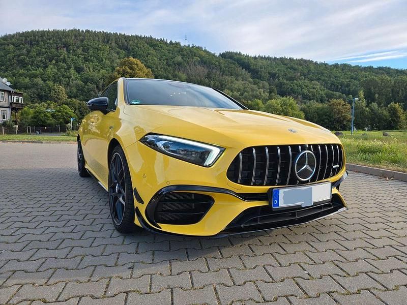 Gelb Gebraucht 2021 Mercedes A45 AMG Advanced Plus Limousine | 49.500 € (Teuer) - Bild 1/4