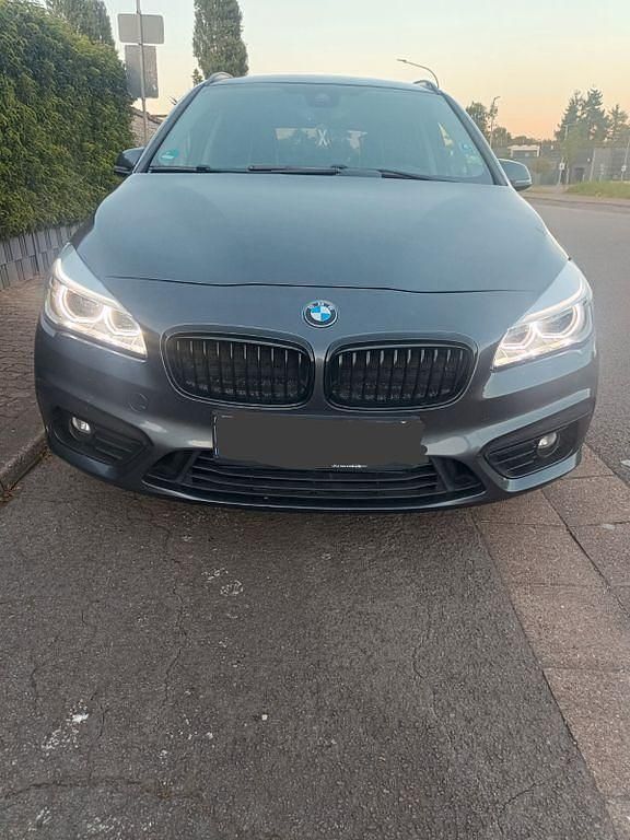 Grau Gebraucht 2015 BMW 218 Active Tourer Van / Kleinbus | 7.950 € (Superpreis) - Bild 1/4