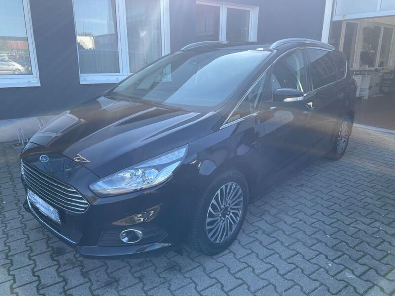 Gebraucht Ford S-MAX Titanium 150 PS (110 kW) 2019 Schwarz Van / Kleinbus