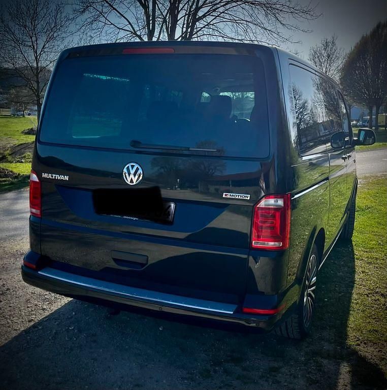 Second-hand VW T6 Trendline 150 CP (110 kW) 2019 Negru Van