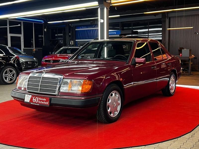 Gebraucht Mercedes E230 132 PS (97 kW) 1992 Rot Limousine
