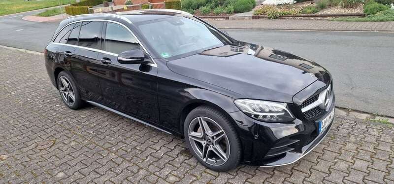 Schwarz Gebraucht 2018 Mercedes C220 AMG line Kombi | 26.900 € (Guter Preis) - Bild 1/4