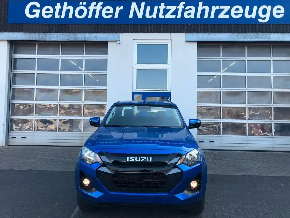 Neu Isuzu D-Max 163 PS (119 kW) 2025 Blau Pickup