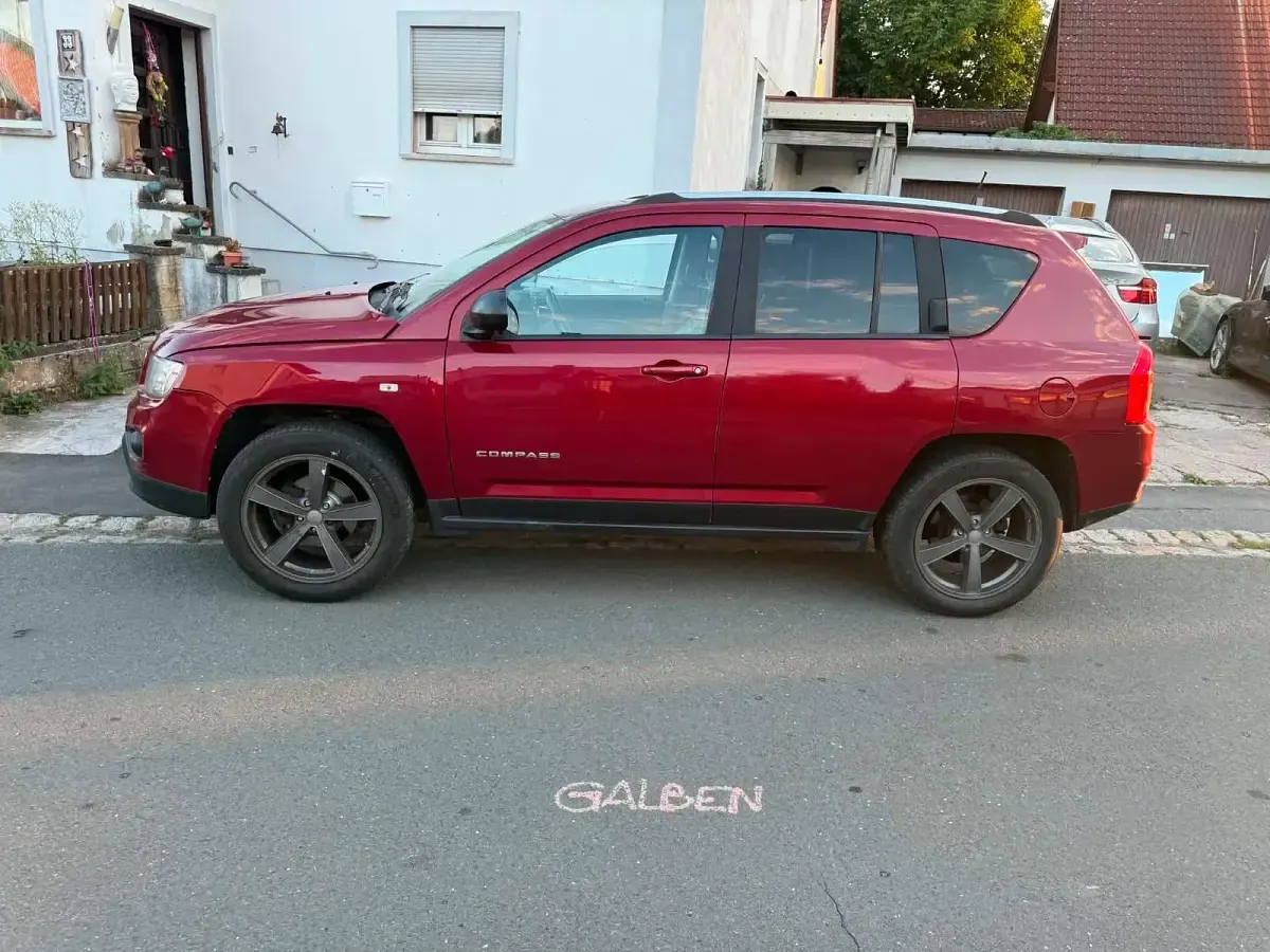 Gebraucht Jeep Compass 136 PS (100 kW) 2012 Rot SUV