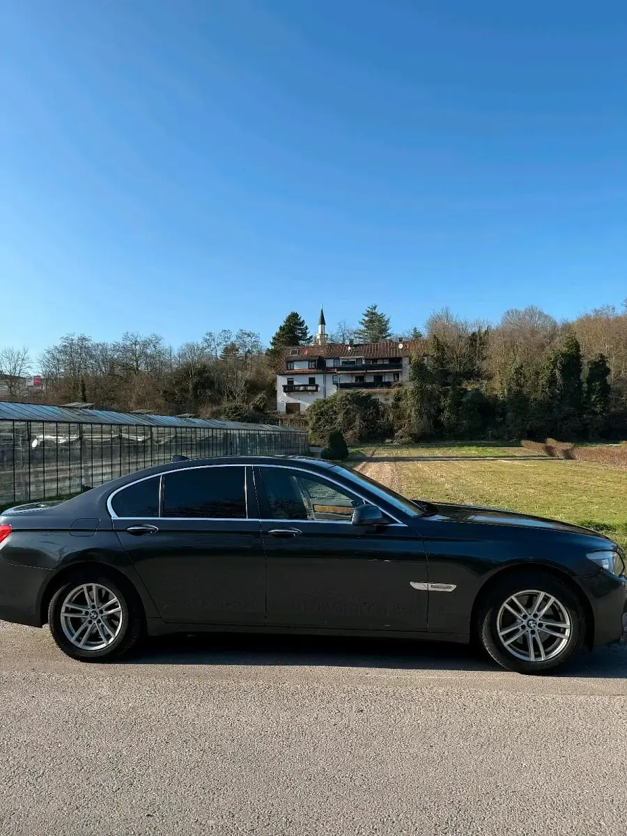 Gebraucht BMW 730 245 PS (180 kW) 2009 Grau Limousine