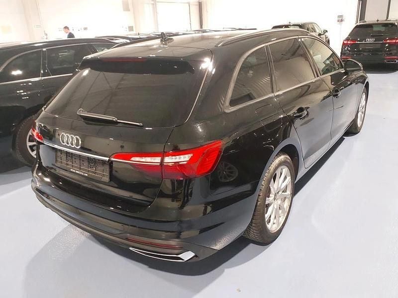 Gebraucht Audi A4 Basis 150 PS (110 kW) 2022 Schwarz Kombi