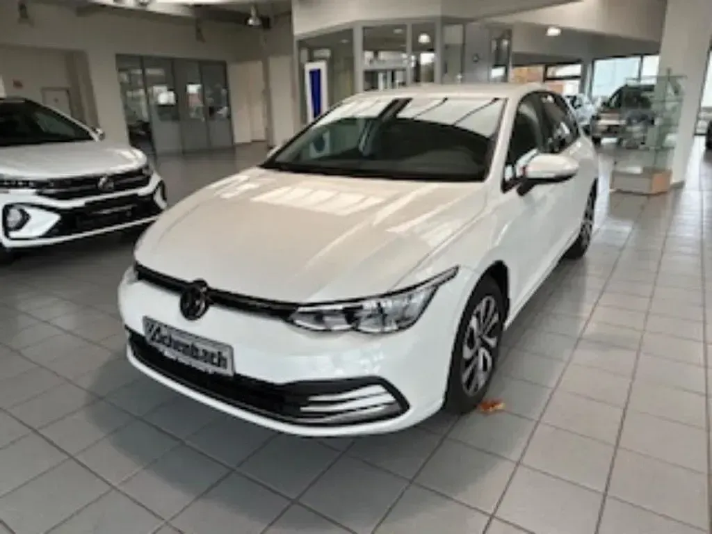 Gebraucht VW Golf VIII Active 131 PS (96 kW) 2022 Andere farbe Limousine