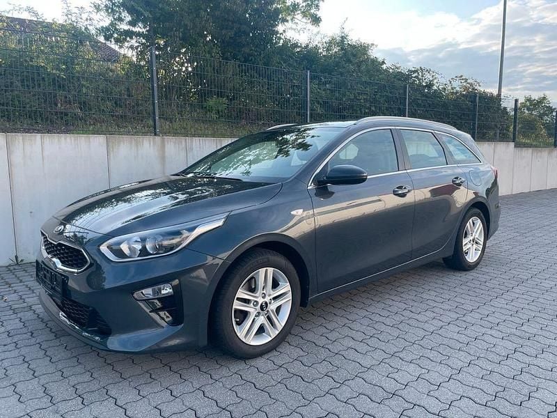 Grau Gebraucht 2019 Kia Ceed Sportswagon Vision Kombi | 12.999 € (Guter Preis) - Bild 1/4