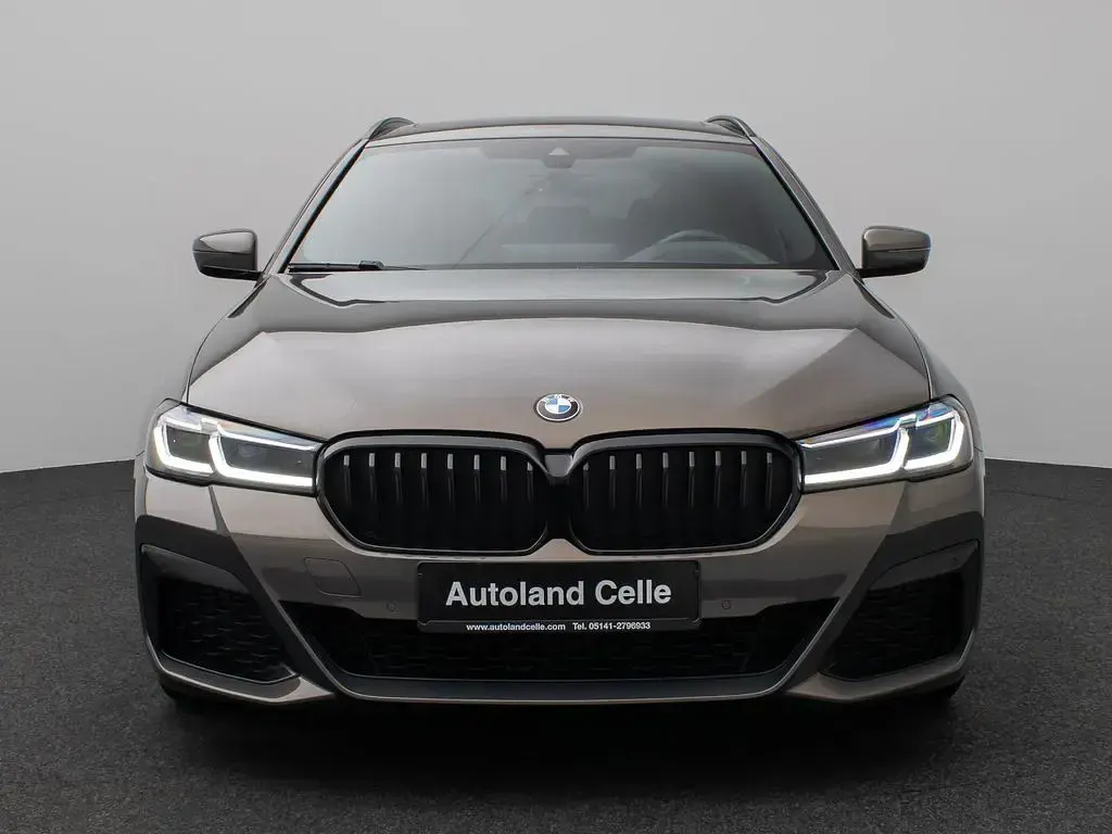 Gebraucht BMW 530 M Sport 286 PS (210 kW) 2023 Grau Limousine