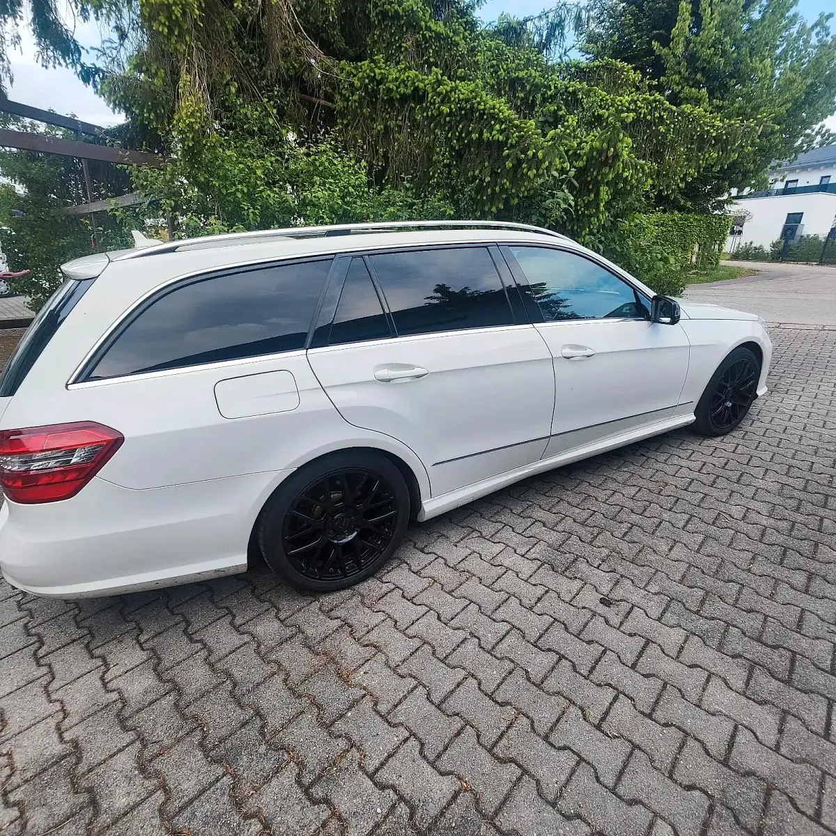 Gebraucht Mercedes E250 204 PS (150 kW) 2011 Weiß Kombi