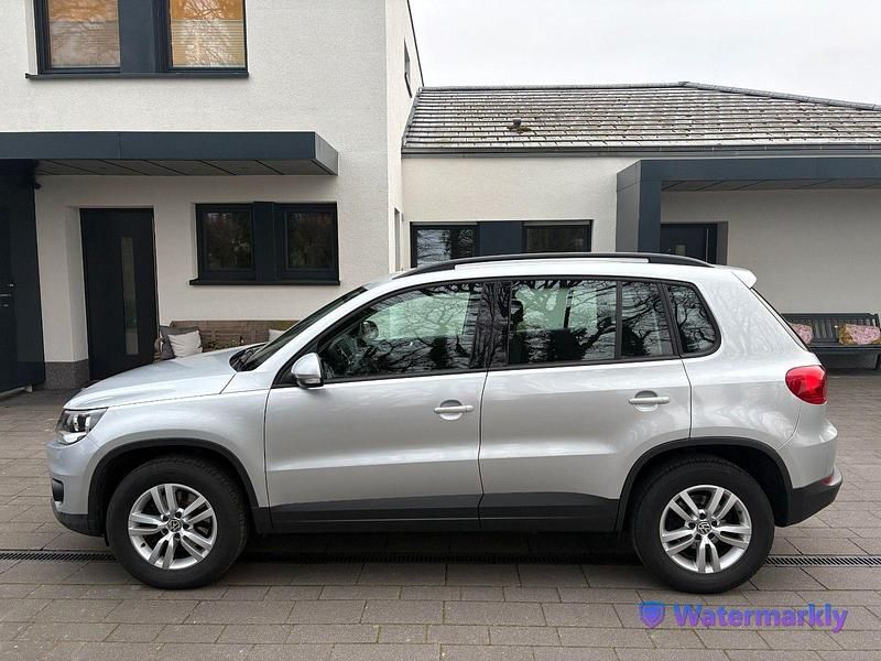 Gebraucht VW Tiguan Trendline 122 PS (89 kW) 2012 Silber SUV