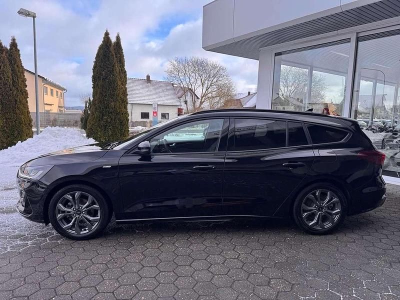Gebraucht Ford Focus ST-Line X 125 PS (91 kW) 2023 Schwarz Kombi