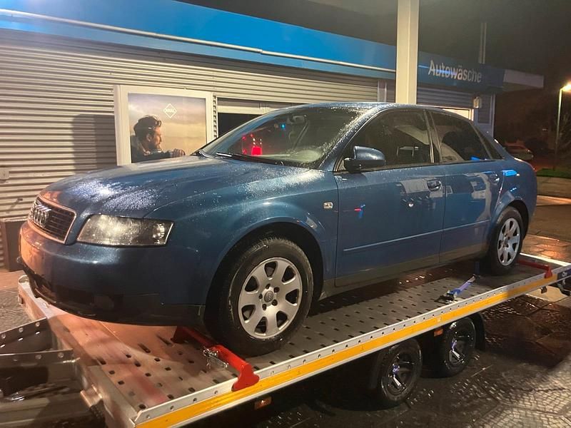 Gebraucht Audi A4 131 PS (96 kW) 2001 Blau Limousine