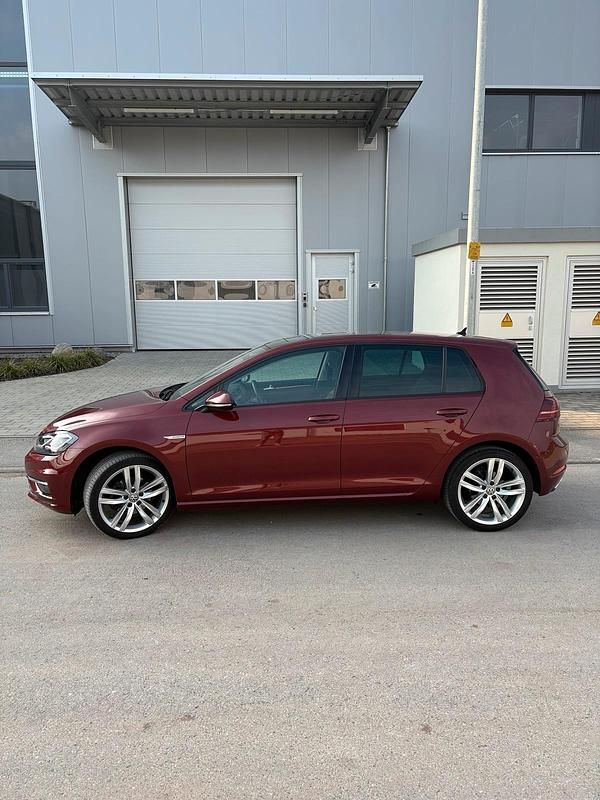 Gebraucht VW Golf VII Highline 131 PS (96 kW) 2019 Rot Kleinwagen