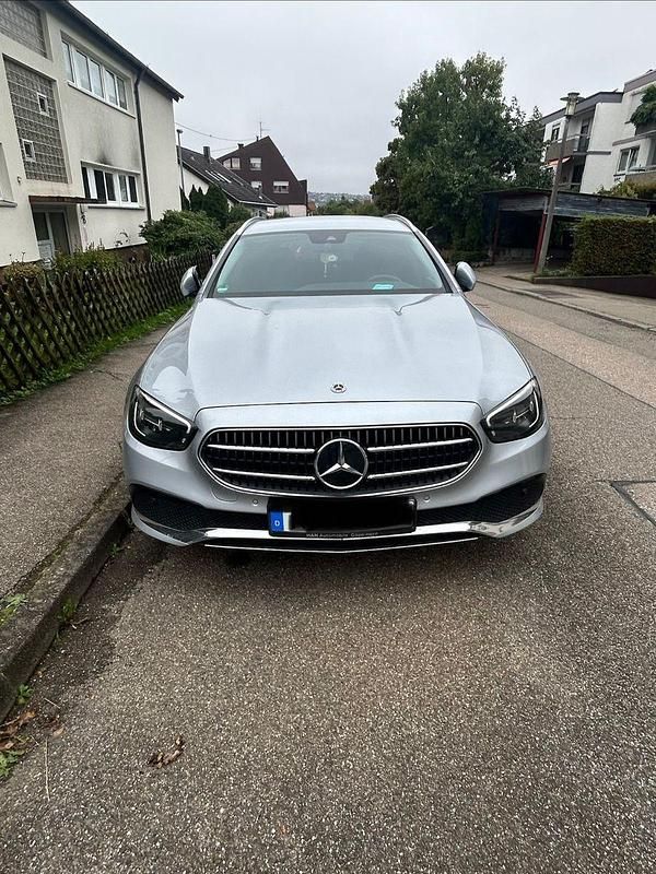 Silber Gebraucht 2021 Mercedes E220 Avantgarde Kombi | 25.100 € (Superpreis) - Bild 1/4