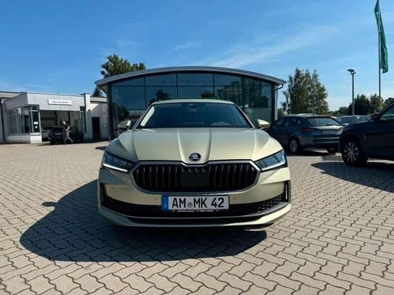 Gebraucht Skoda Superb Selection 150 PS (110 kW) 2024 Ice tea beige metallic Kombi