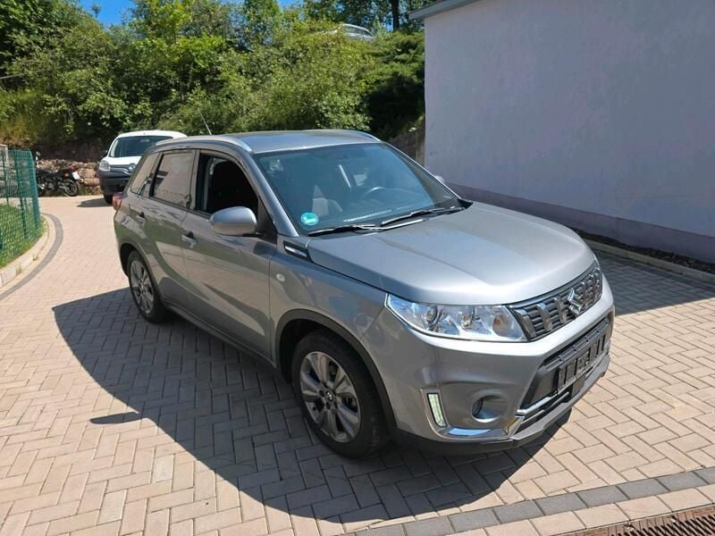 Grau Gebraucht 2019 Suzuki Vitara Comfort SUV | 14.250 € (Superpreis) - Bild 1/4