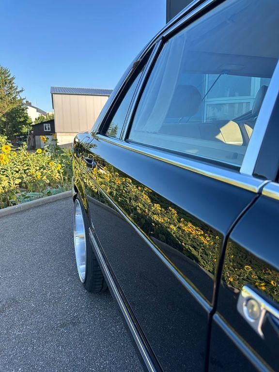 Gebraucht Mercedes 560 299 PS (219 kW) 1988 Schwarz Limousine