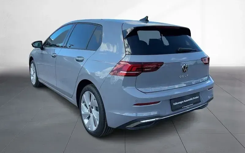Neu VW Golf VIII 116 PS (85 kW) 2026 Mondsteingrau Limousine