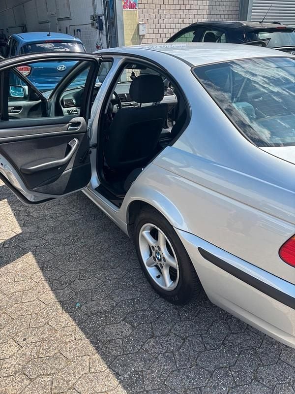 Silber Gebraucht 2003 BMW 316 Limousine | 3.100 € (Fairer Preis) - Bild 1/4
