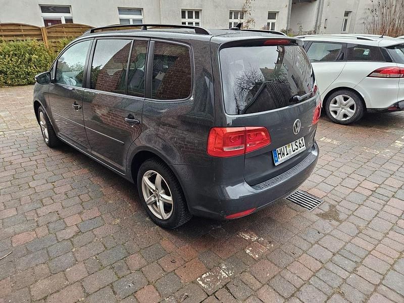 Gebraucht VW Touran Comfortline 140 PS (102 kW) 2014 Van / Kleinbus