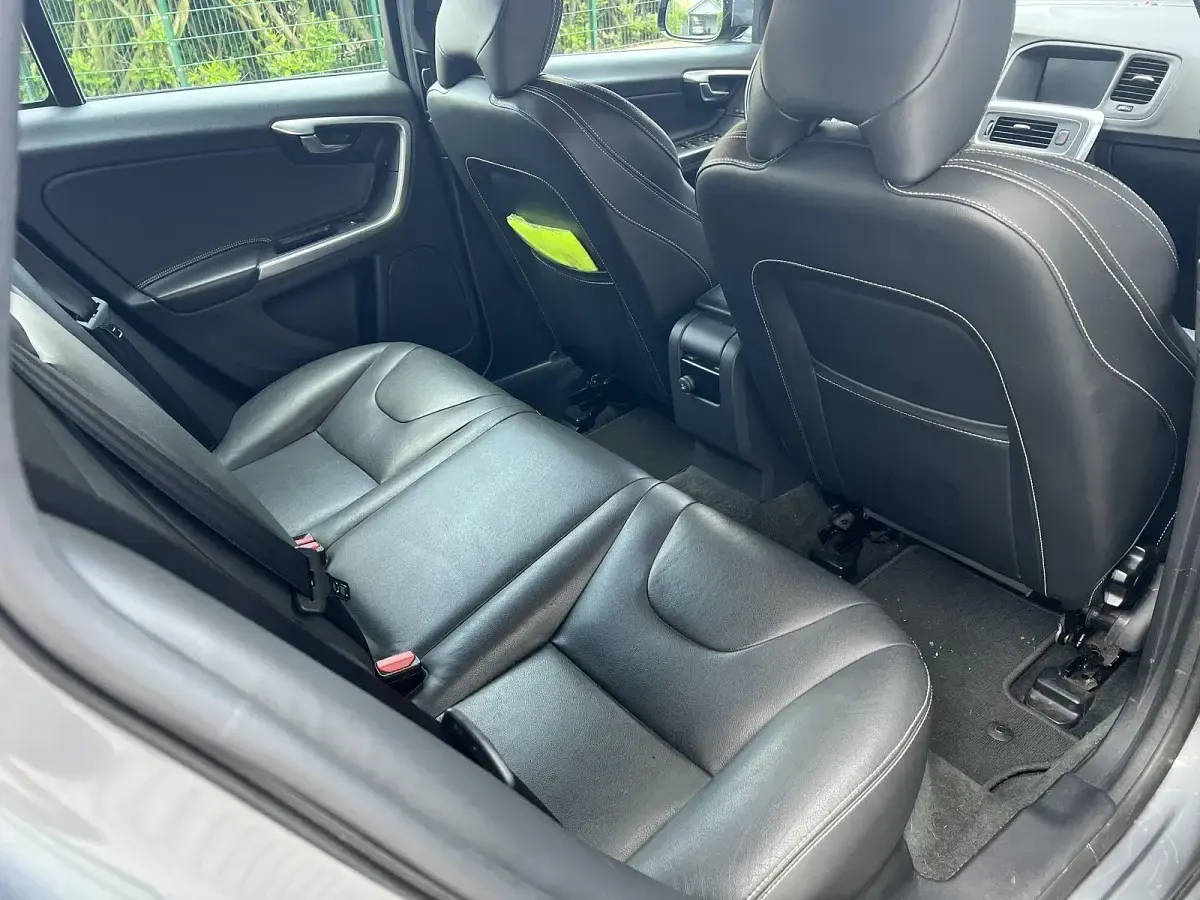 Gebraucht Volvo V60 Linje Svart 190 PS (139 kW) 2017 Grau Kombi