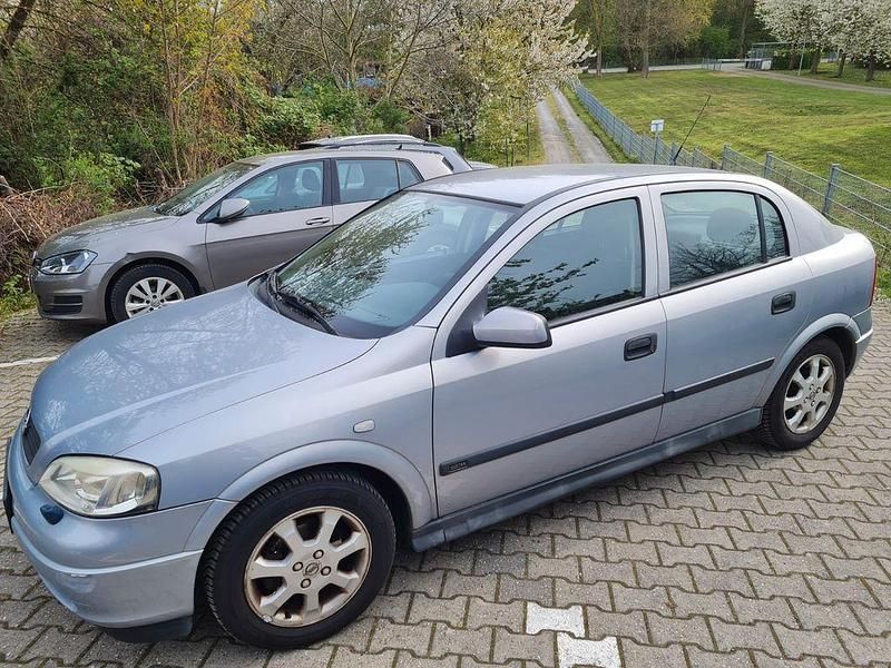 Gebraucht Opel Astra 84 PS (61 kW) 2002 Silber Limousine