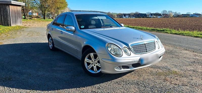 Second-hand Mercedes E220 150 CP (110 kW) 2002 Argintiu Berlinǎ