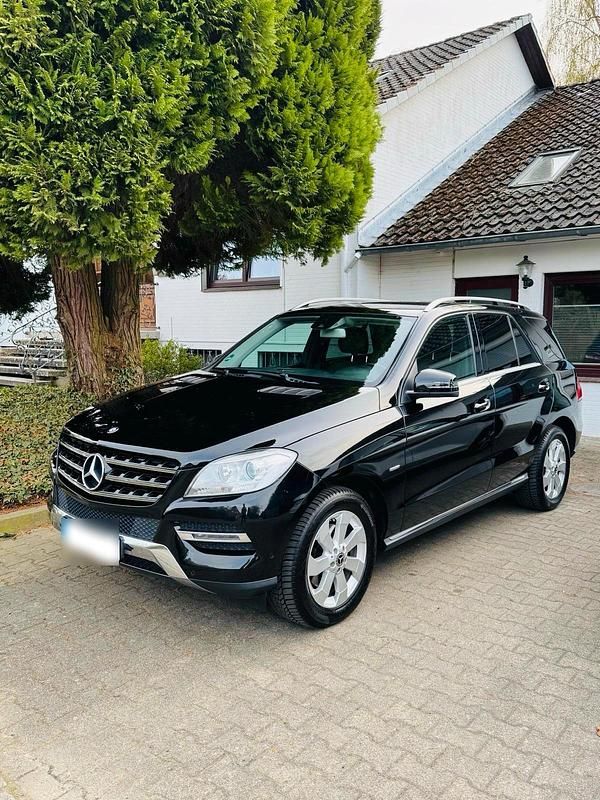 Gebraucht Mercedes ML250 204 PS (150 kW) 2011 Schwarz SUV