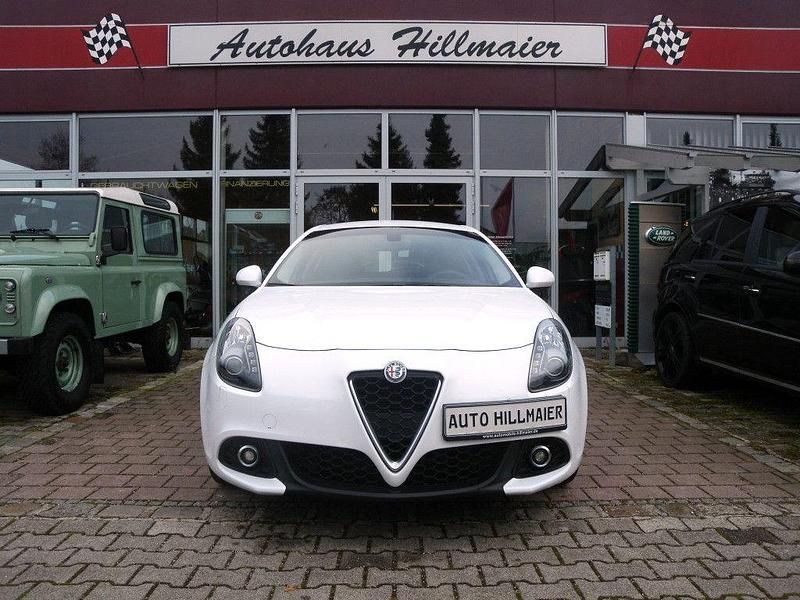Weiß Gebraucht 2018 Alfa Romeo Giulietta Super Limousine | 14.333 € (Fairer Preis) - Bild 1/4