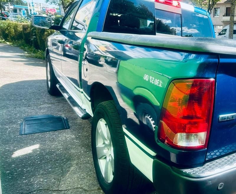 Usado Dodge Ram 314 HP (230 kW) 2010 Azul Pickup