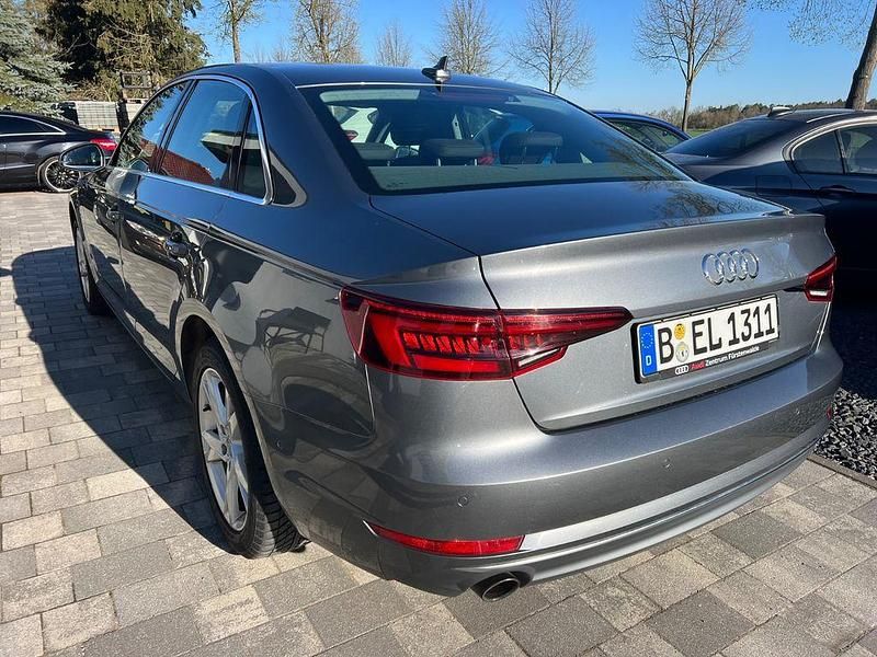 Gebraucht Audi A4 S-Line 150 PS (110 kW) 2018 Grau Limousine