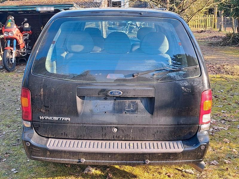 Gebraucht Ford Windstar 147 PS (108 kW) 1999 Schwarz Van / Kleinbus