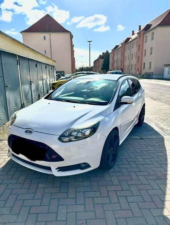 Gebraucht Ford Focus ST 250 PS (183 kW) 2013 Weiß Kombi