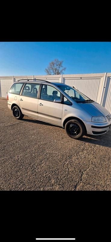 Second-hand VW Sharan 116 CP (85 kW) 2002 Gri Monovolum