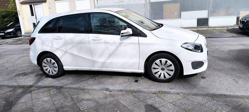 Gebraucht Mercedes B220 170 PS (125 kW) 2018 Weiß Van / Kleinbus